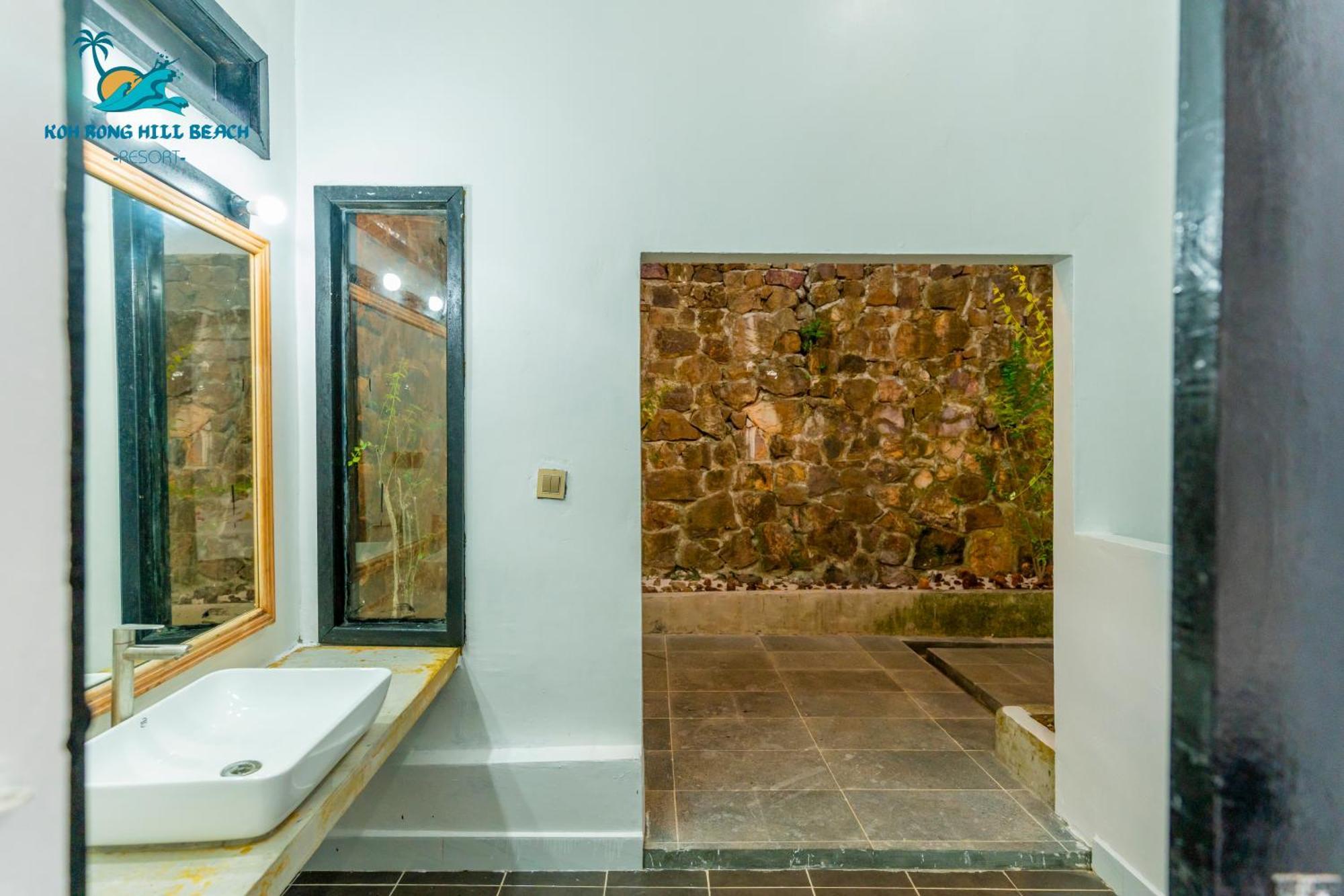 Koh Rong Hill Resort Derm Tkov Village